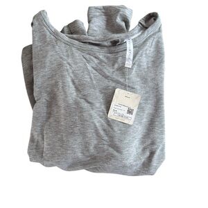 Fabletics Women's Long Sleeve Tee in Heather Gray